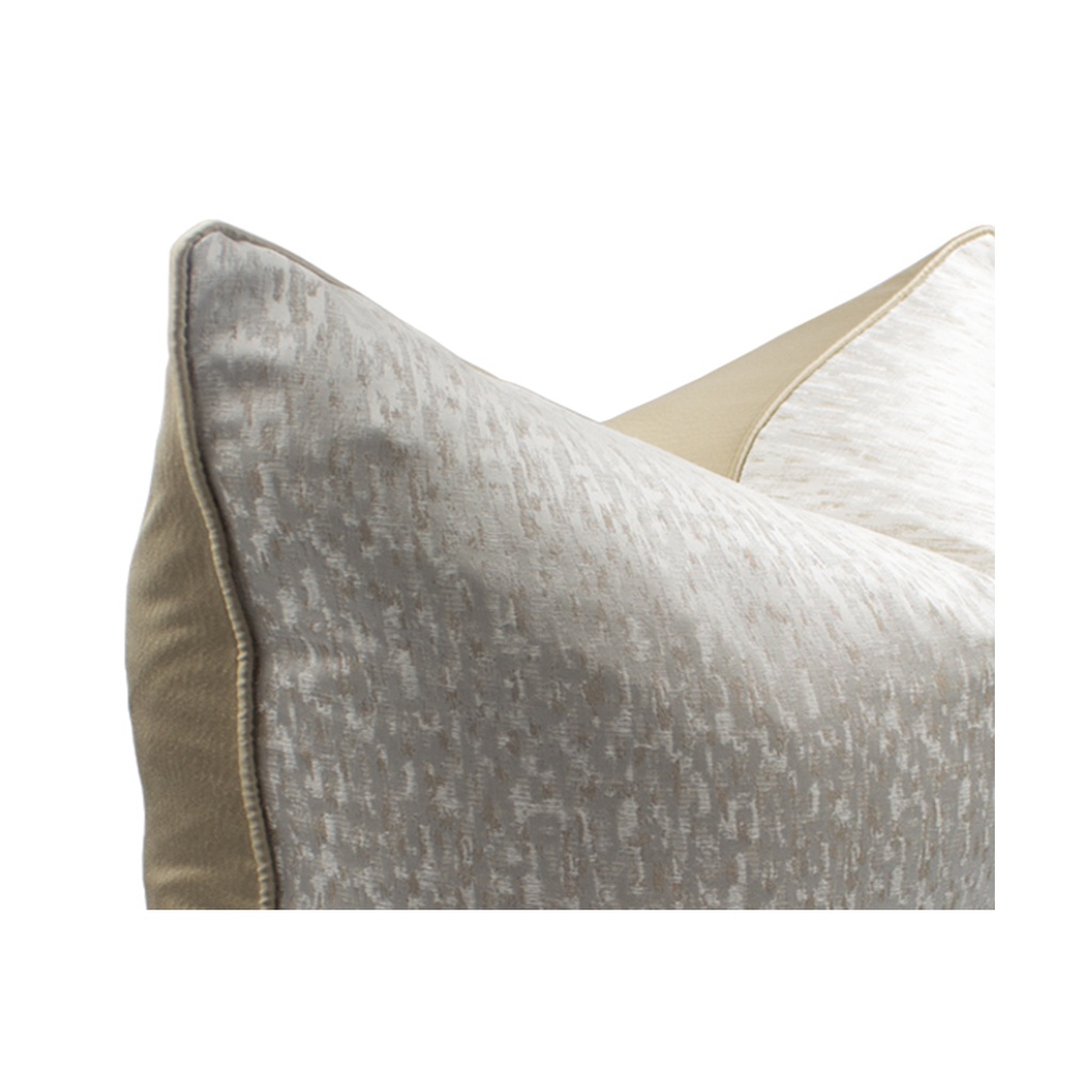 CUSHION-02 zoomed