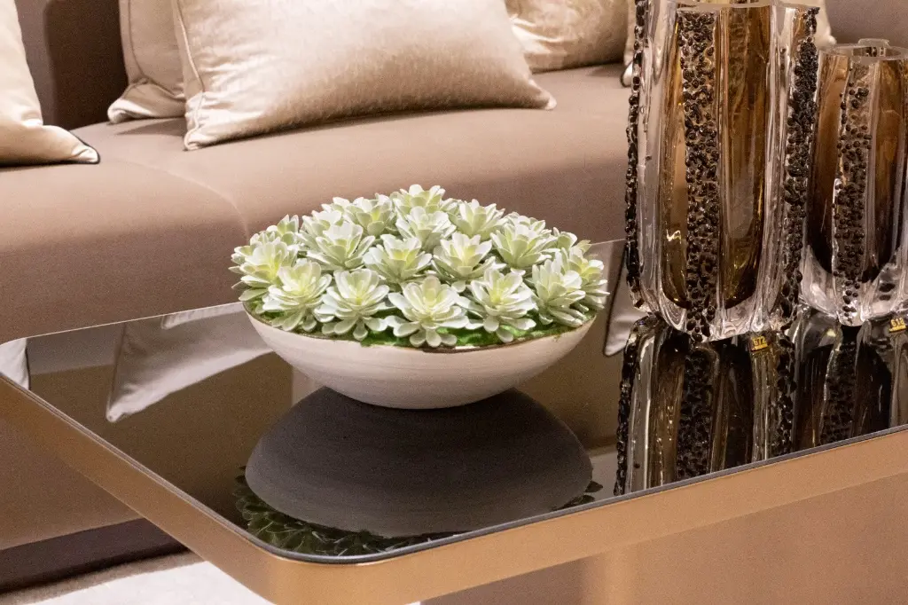 DECORATIVE POT 02